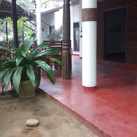 Julie Guest House Tangalle Extérieur photo