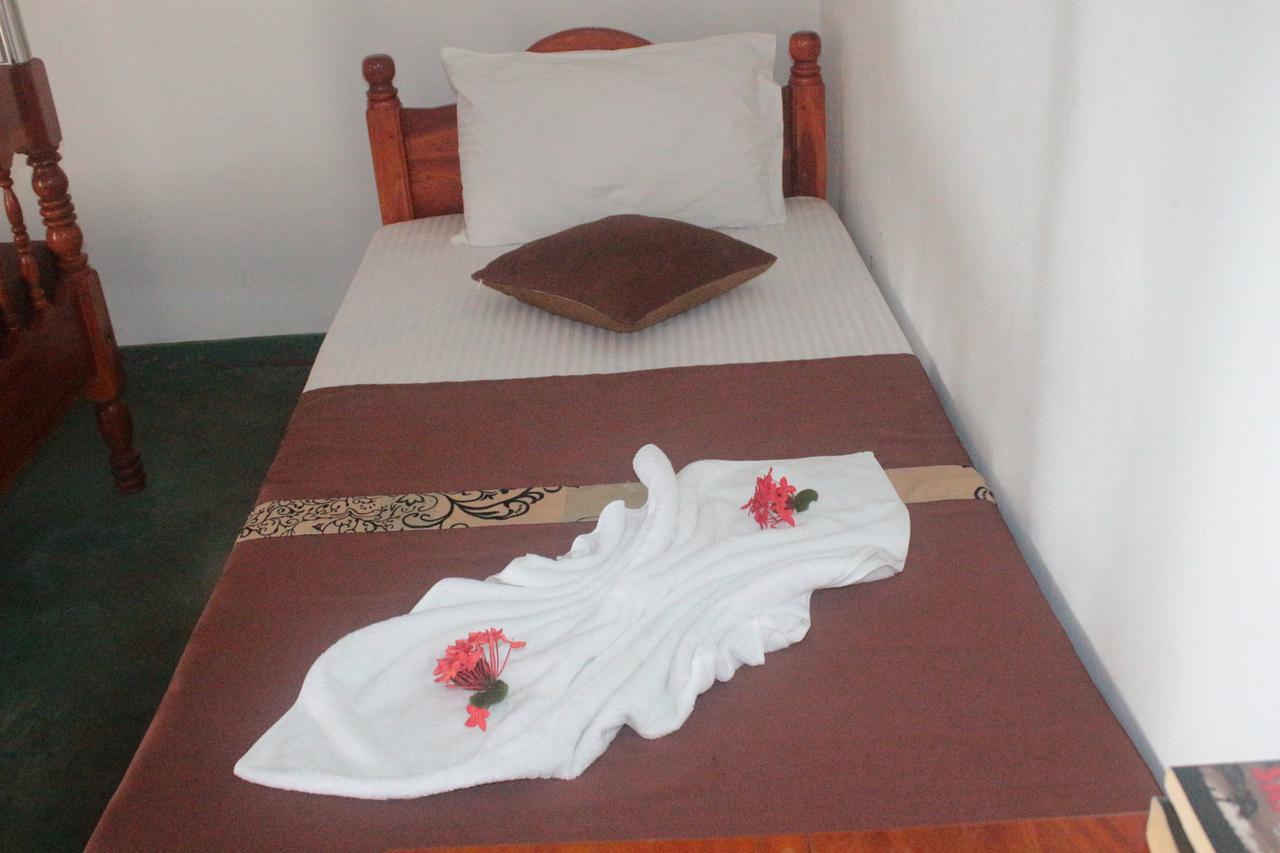 Julie Guest House Tangalle Extérieur photo