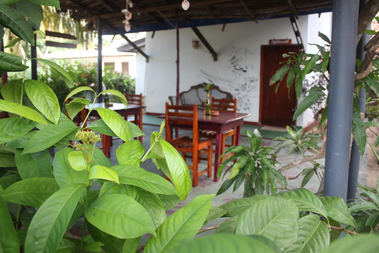 Julie Guest House Tangalle Extérieur photo
