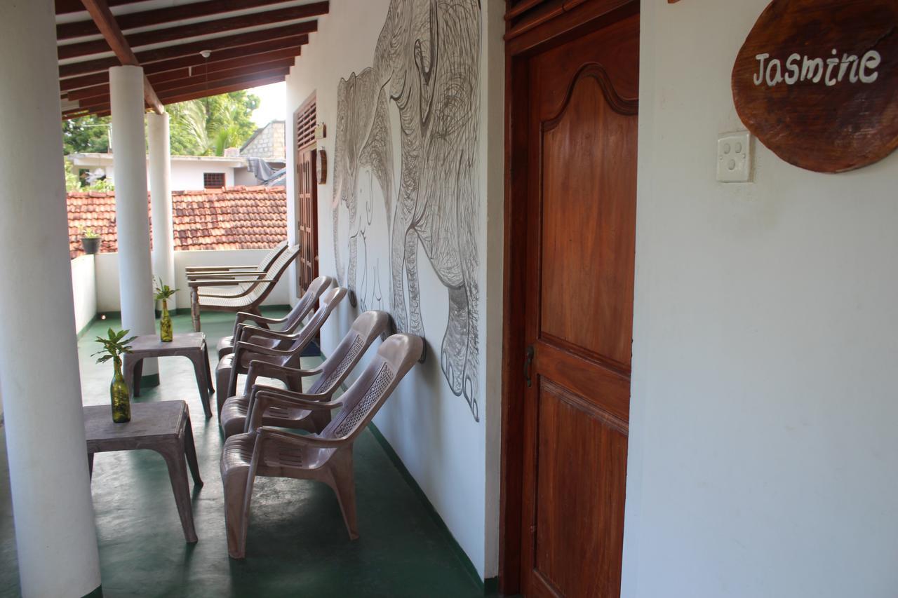 Julie Guest House Tangalle Extérieur photo