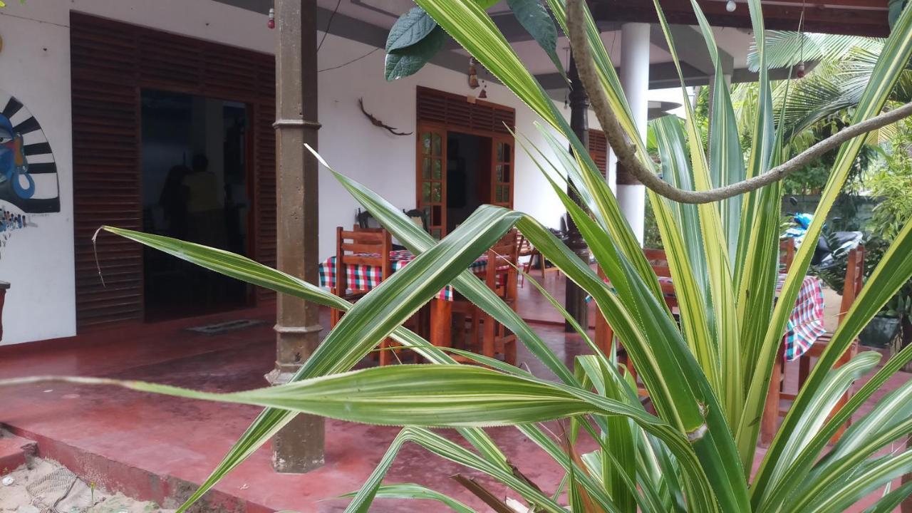 Julie Guest House Tangalle Extérieur photo