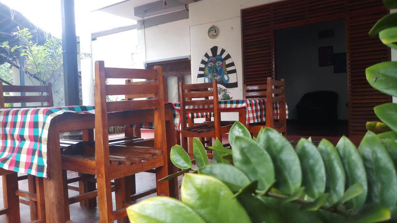 Julie Guest House Tangalle Extérieur photo