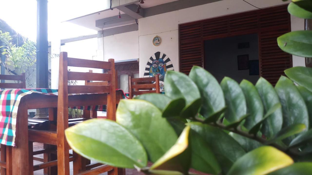 Julie Guest House Tangalle Extérieur photo