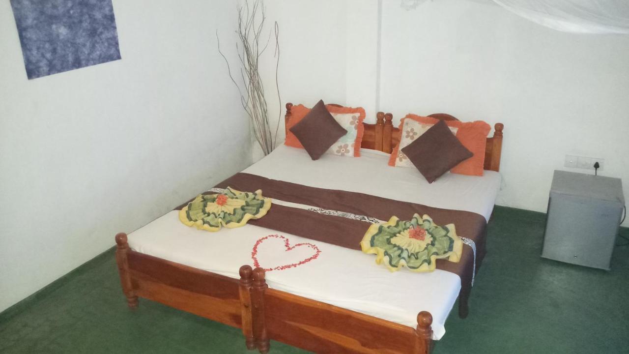 Julie Guest House Tangalle Extérieur photo