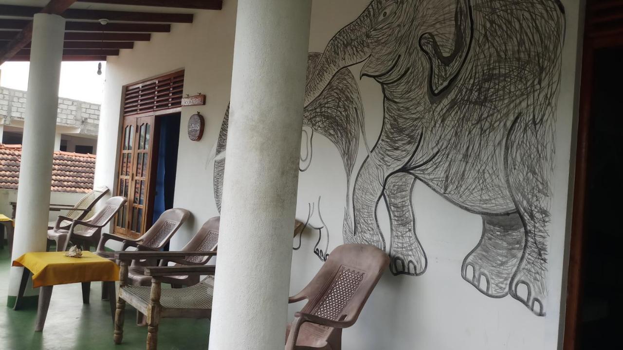 Julie Guest House Tangalle Extérieur photo