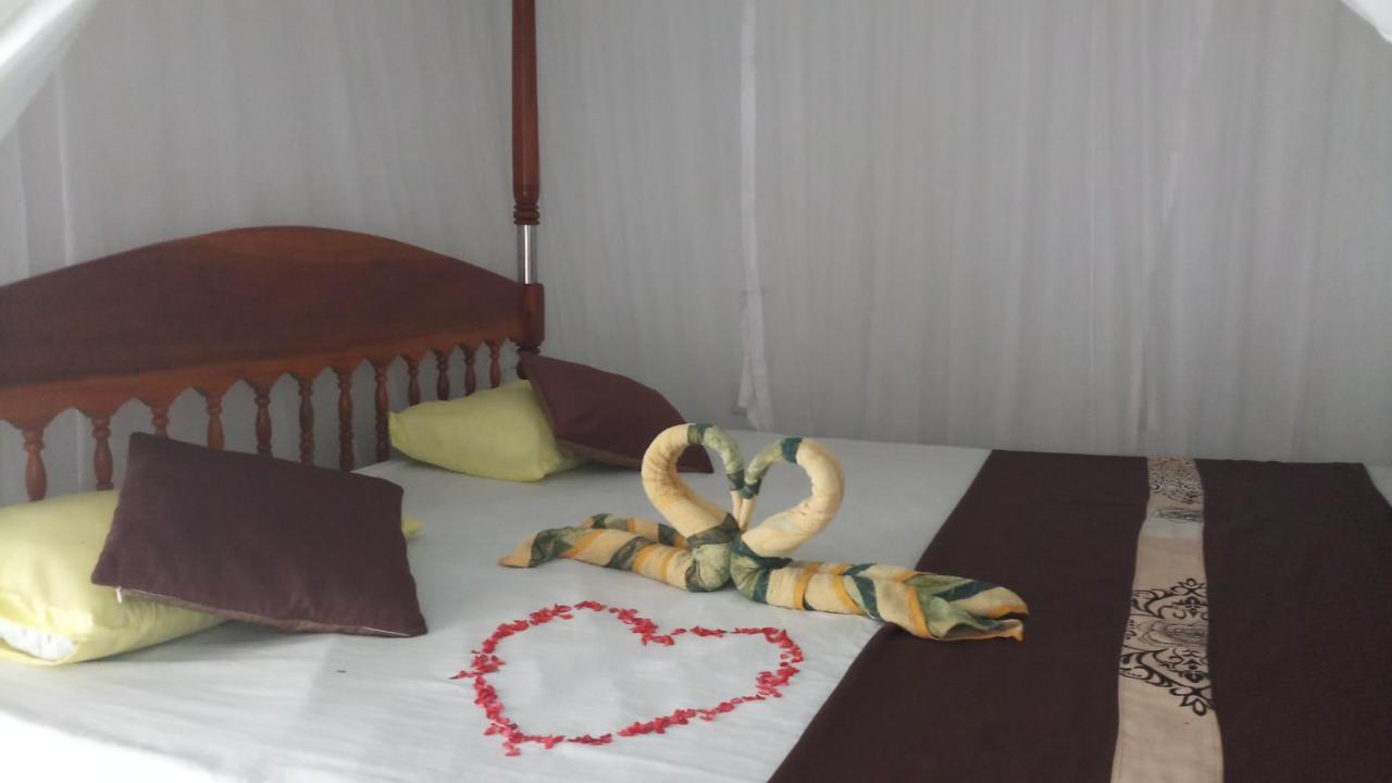 Julie Guest House Tangalle Extérieur photo