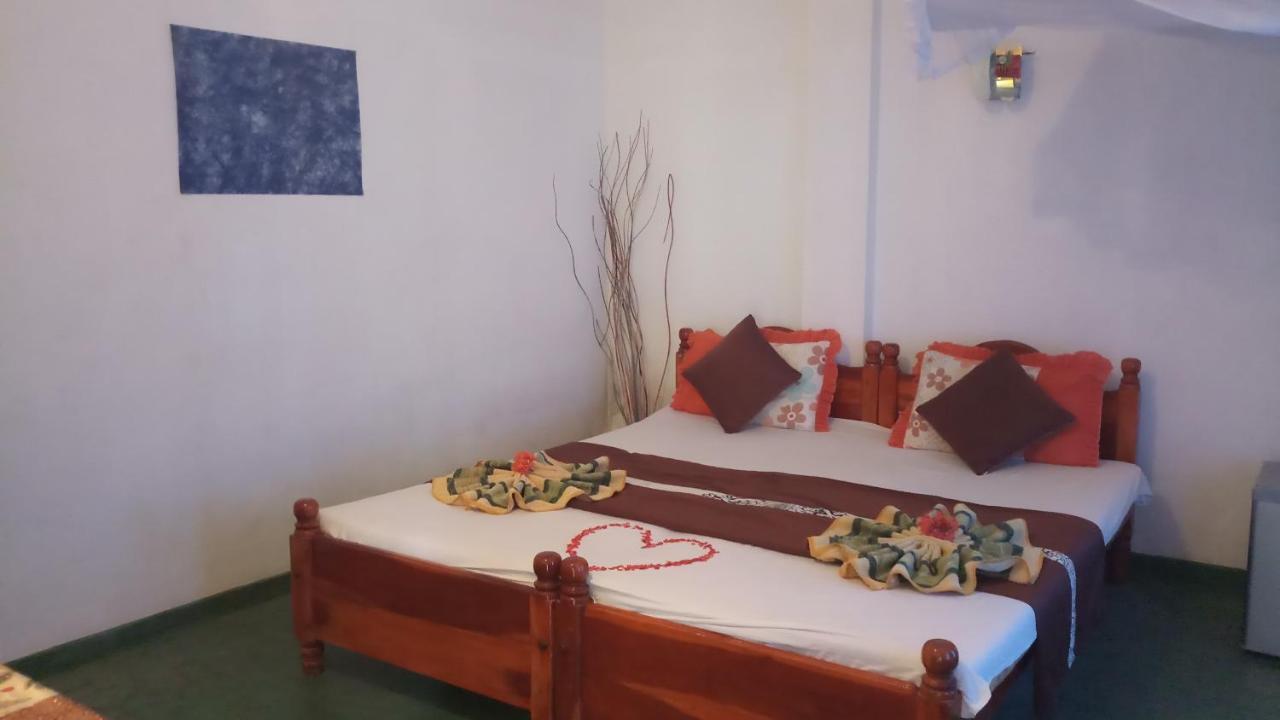 Julie Guest House Tangalle Extérieur photo